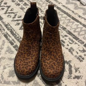Cat and Jack leopard booties